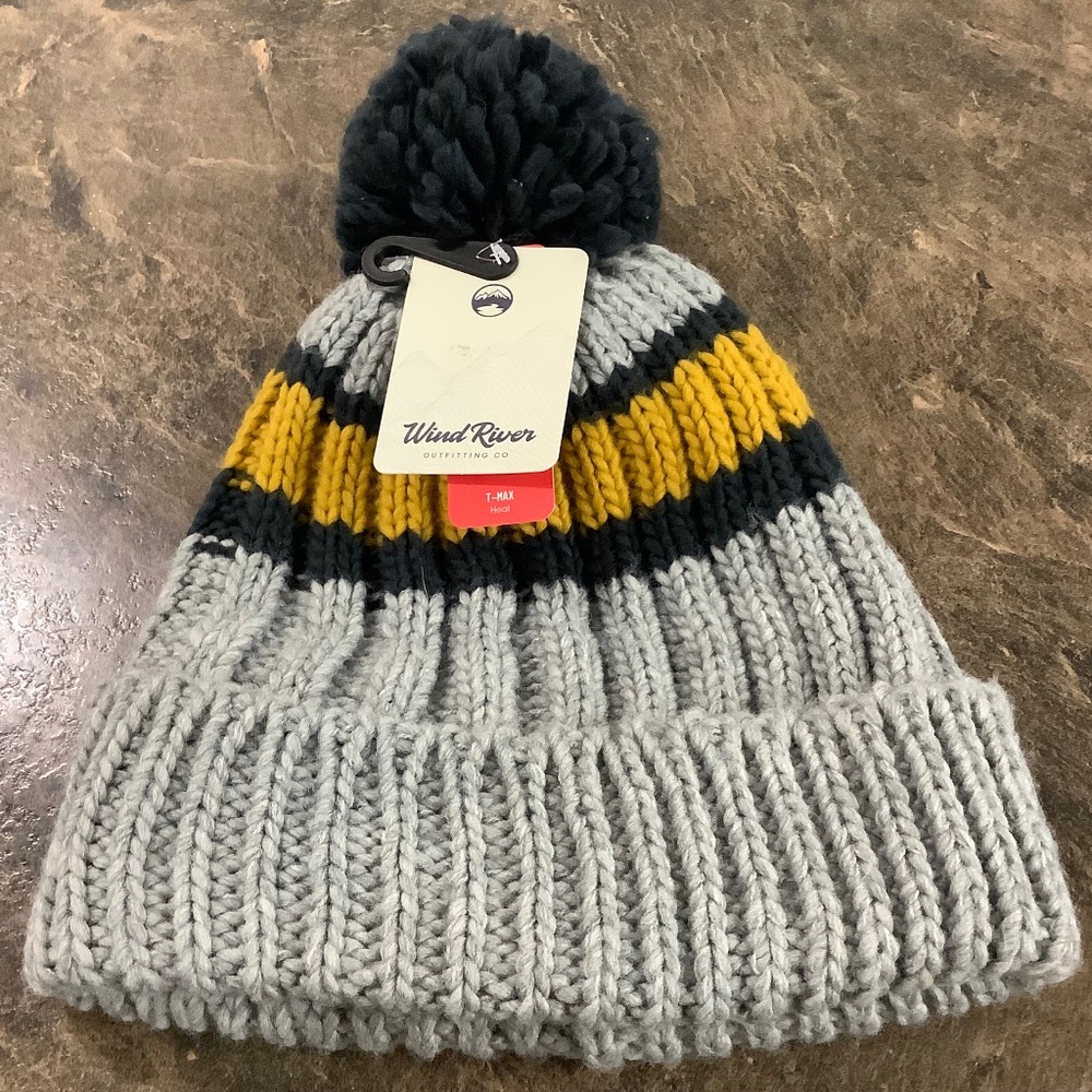 NWT Wind River Touque fits women’s Average